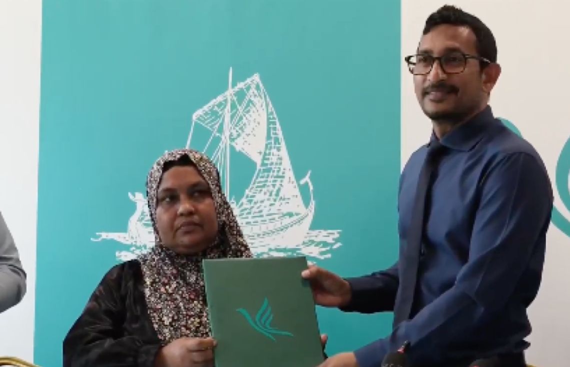 މަންދޫ ކައުންސިލަށް އެމްޑީޕީގެ ޓިކެޓުގައި އިންތިޚާބުވި ޝަހީމާ ޕީއެންސީއަށް ސޮއިކޮށްފި