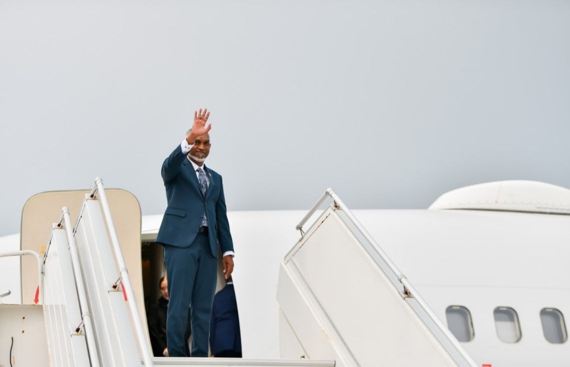 ފުރަމާނަ ދަތުރުފުޅެއްގައި ރައީސް މުޢިއްޒު ސްރީލަންކާއަށް ވަޑައިގަންނަވަނީ