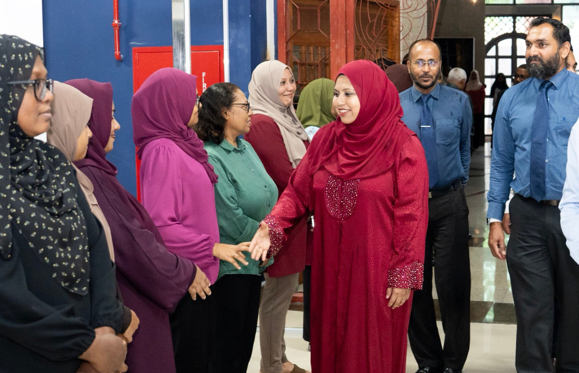 މުވައްޒަފުންނަށް ފަހި މަސައްކަތްތެރި މާހައުލެއް ޤާއިމްކޮށްދިނުމަކީ ސަރުކާރުގެ އަމާޒު: ހީނާ