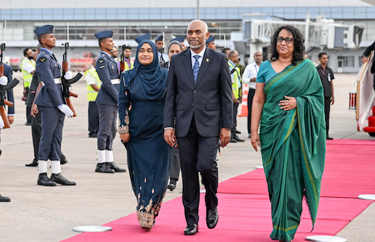 ސްރީ ލަންކާއިން ރައީސުލްޖުމްހޫރިއްޔާގެ ދެކަނބަލުންނަށް ހޫނު މަރުޙަބާއެއް ދަންނަވައިފި