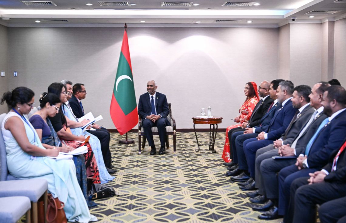 ސްރީލަންކާގެ ގާނޫނު ހަދާ މަޖިލީހުގެ ރައީސް، ރައީސުލްޖުމްހޫރިއްޔާގެ އަރިހަށް އިހުތިރާމްގެ ޒިޔާރަތެއް ކުރައްވައިފި