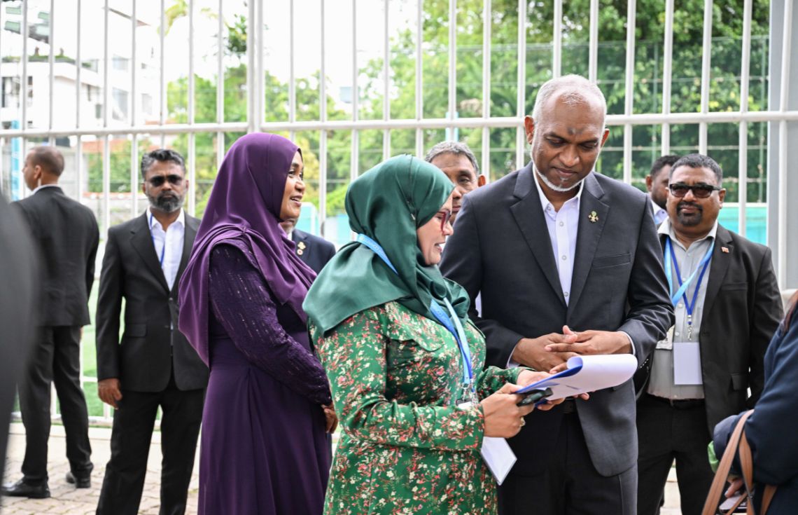 ރައީސްގެ ދެކަނބަލުން ކޮޅުނބުގައި ހުންނަ ހައިކޮމިޝަނަށް ޒިޔާރަތްކުރައްވައިފި
