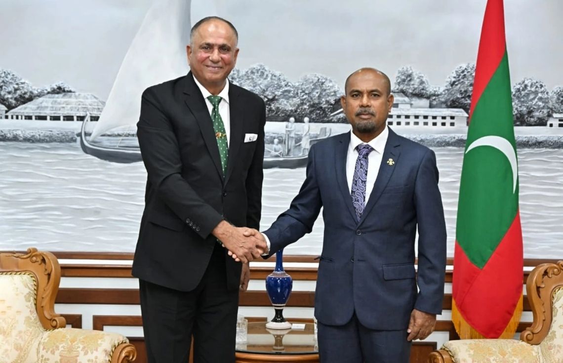 ޗައިނާ އަދި ޕާކިސްތާނުގެ ސަފީރު، ދިފާޢީ ވަޒީރުގެ އަރިހަށް އިޙްތިރާމްގެ ޒިޔާރަތެއް ކުރައްވައިފި