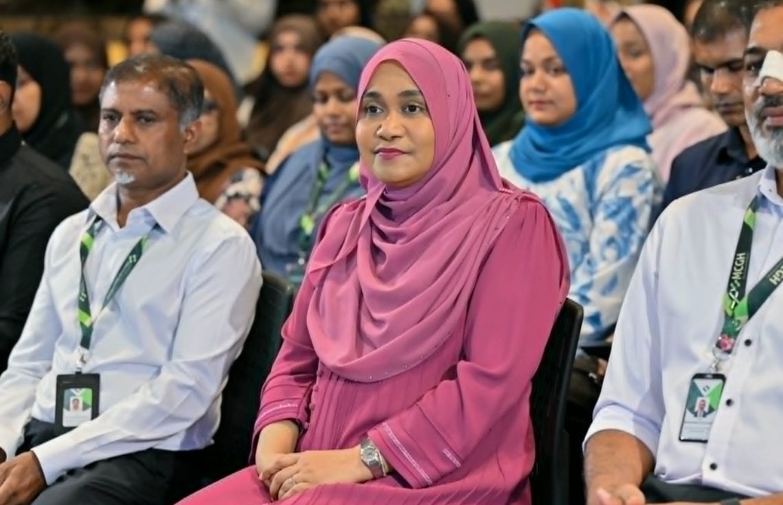 އިންހޭލަރަކީ ނިކަމެތިކަމުގެ ނިޝާނެއް ނޫން، އެއީ ދިރިއުޅުން ކުރިއަށް ގެންދަން ލިބިފައިވާ ވަސީލަތެއް: މެޑަމް ސާޖިދާ