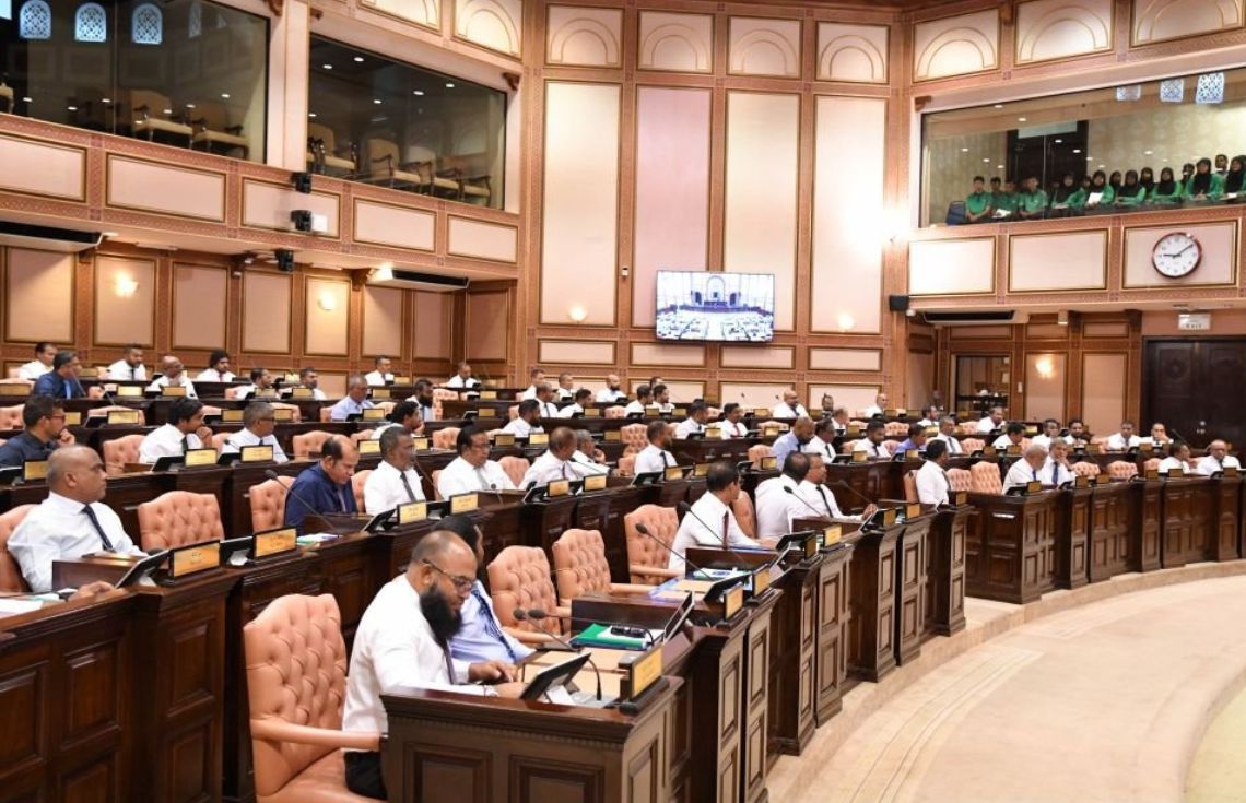 އޭޑީއެޗްޑީއަށް ފަރުވާކުރާ ބޭސް ރާއްޖެ އެތެރެކުރުމުގެ ހުއްދަ ދިނުމަށް މަޖިލީހުން ފާސްކޮށްފި