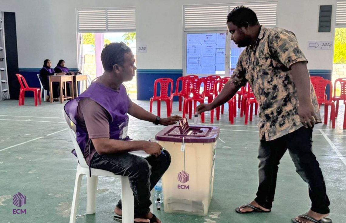 ޙުކުމާއެކު މީދޫ ކައުންސިލް ރައީސް ހޮވަން އަލުން އިންތިޚާބު ބާއްވަން ޖެހިއްޖެ