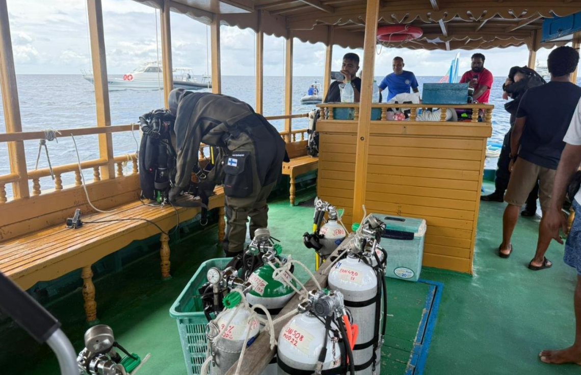ކޭވްގެ ތެރެއިން ދެ ހަށިގަނޑު ނަގައިފި