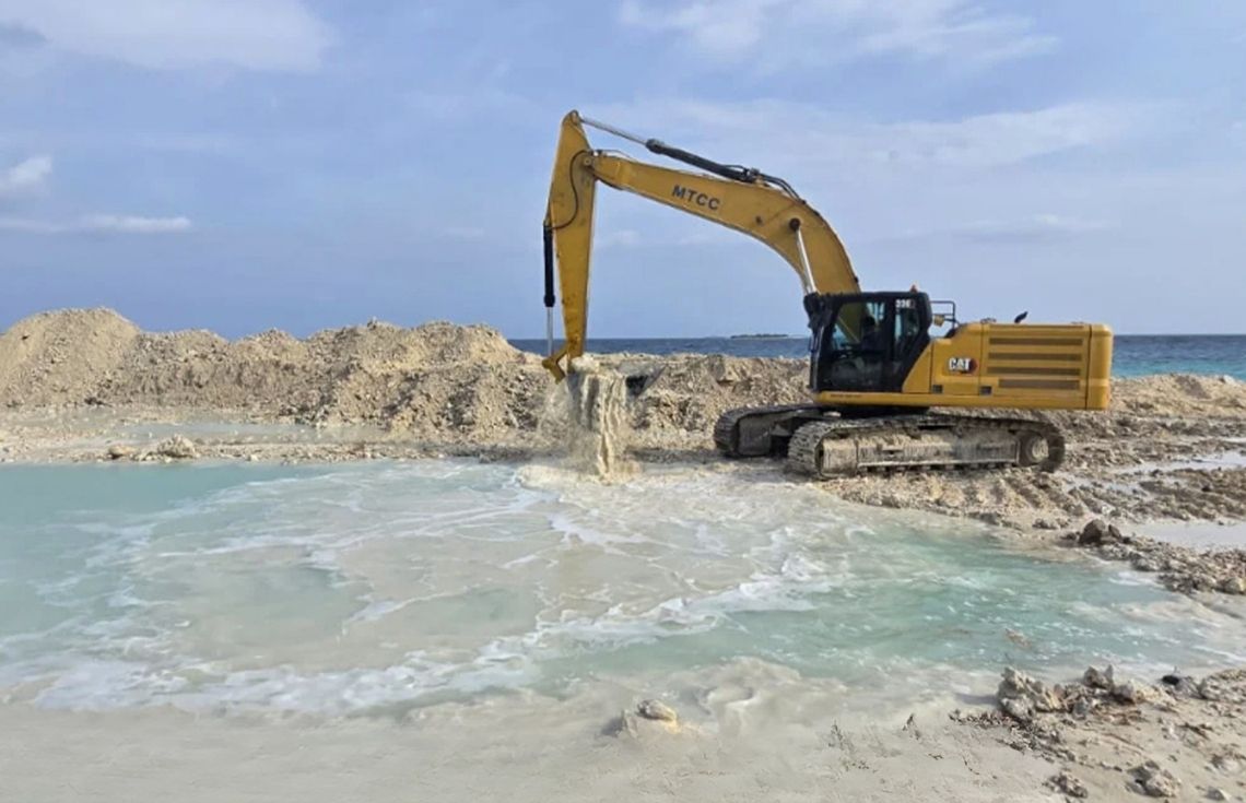 ނައިފަރު ބަނދަރު ތަރައްޤީކުރުމުގެ މަޝްރޫޢުގެ ދަށުން ބަނދަރު ފުންކުރަނީ