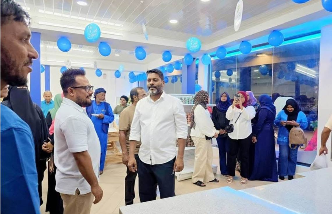 އައްޑޫ މިފްކޯ ފިހާރައަކީ ރައްޔިތުންގެ ޖީބަށް ލިބޭނެ ބޮޑު ލުޔެއް - ވަޒީރު ރާފިޢު