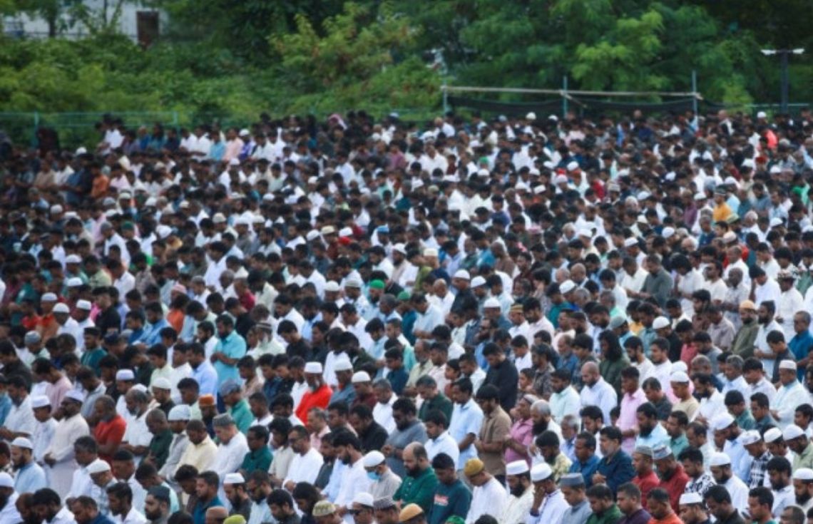 މުޅި ރާއްޖޭގައި ބޮޑު ޖަމާޢަތުގައި އަޟްޙާ ޢީދު ނަމާދު ކޮށްފި