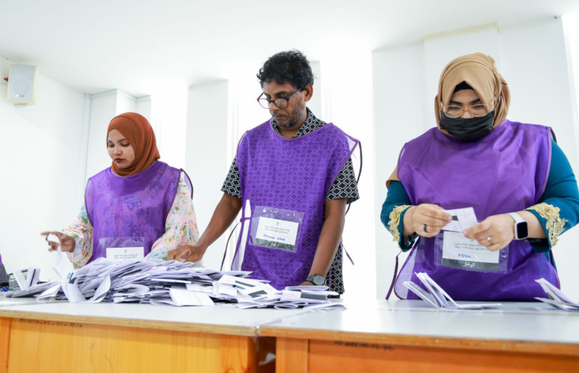 ބައި-އިލެކްޝަން ވޯޓު ފޮށިތައް ބުދަ ދުވަހު އައްޑޫއަށް ފޮނުވަނީ