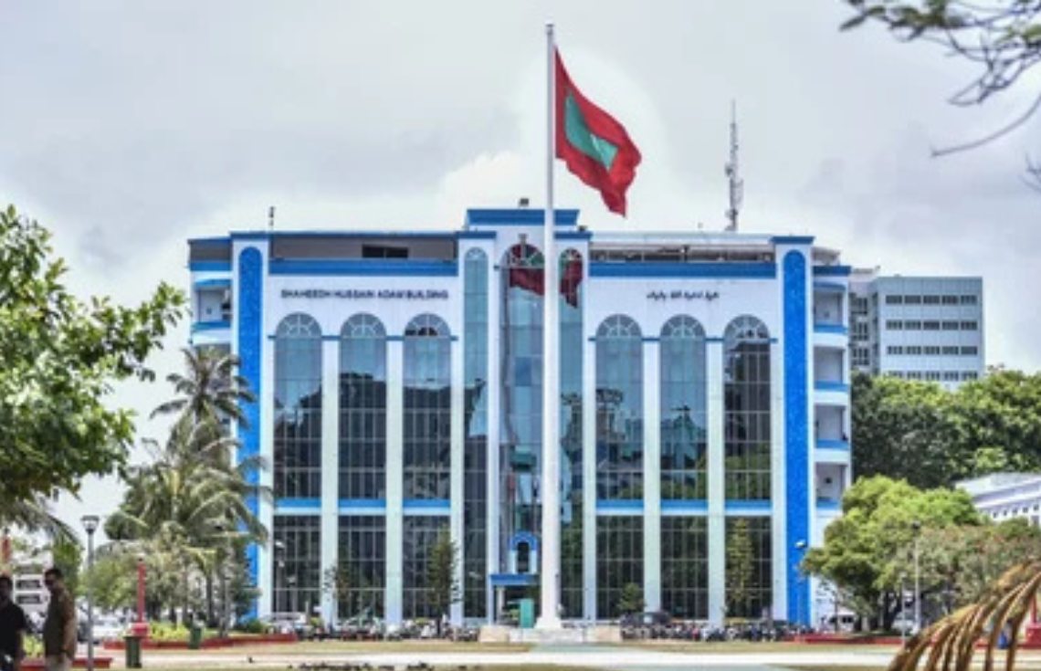 އާޓިފިޝަލް ބީޗްގައި މާރާމާރީ ހިންގި ބިދޭސީންގެ މައްސަލަ ބަލަނީ