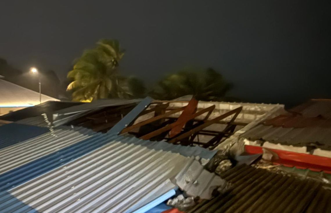 ގަދަ ވަޔާއެކު ދެ ގެއެއްގެ ފުރާޅު އެއްލާލައިފި