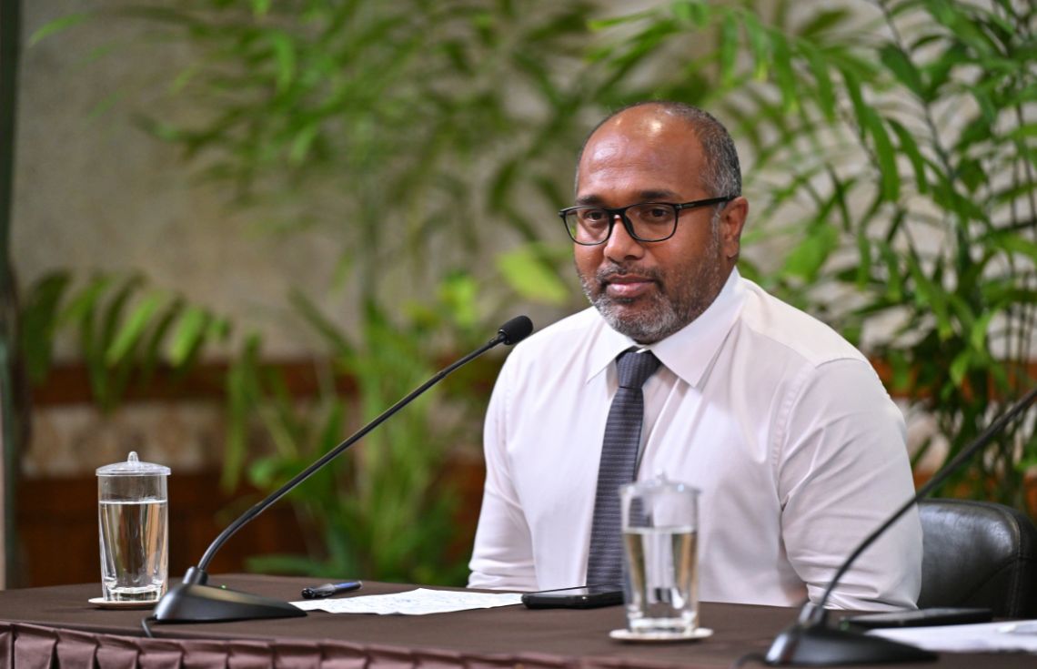 ރާއްޖޭގެ މައި ބަނދަރުގައި ކޮންޓެއިނަރު ސްކޭނަރެއް ބަހައްޓައި އޮޕަރޭޝަނަށް ގެންނަނީ
