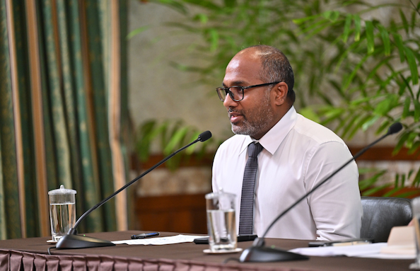 ޓޮބޭކޯ ކޮންޓްރޯލްކުރުމުން ފަތުރުވެރިކަމަށް އަސަރެއް ނުކުރޭ: ވަޒީރު އިޙްސާން