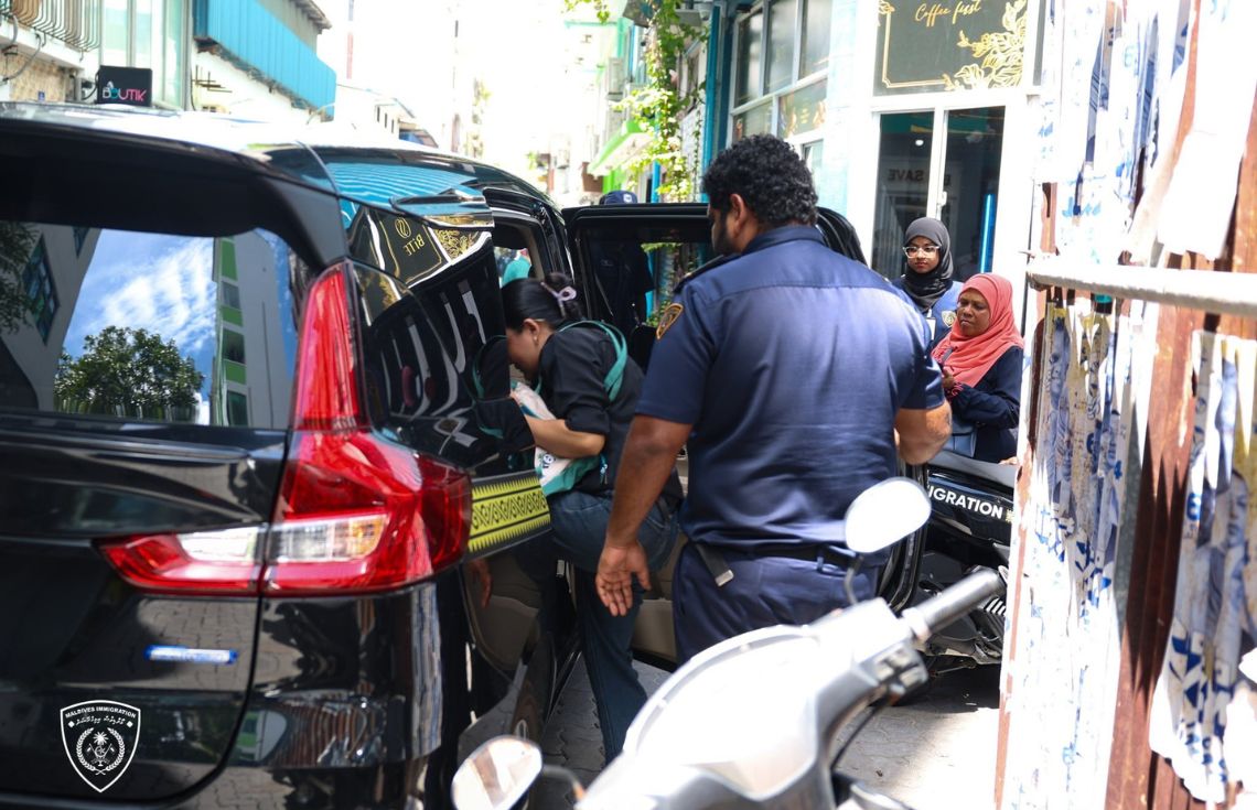 މާލޭގެ ހަތަރު ތަނެއް ބަލައިފާސްކޮށް، ގަވާއިދާ ޚިލާފަށް އުޅުނު ބިދޭސީއަކު އިމިގްރޭޝަންގެ ބެލުމުގެ ދަށަށް