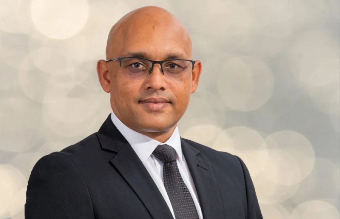 ވަޒީރު ޒަރީރު : ތަޖުރިބާކާރު އަދި އެންމެ ޤާބިލު މާލީ މާހިރުންގެ ތެރޭގައި ހިމެނިވަޑައިގަންނަވާ ބޭފުޅެއް