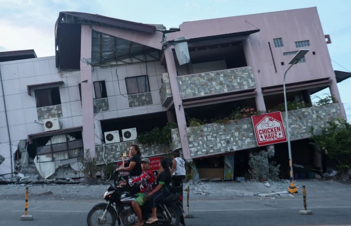 ފިލިޕީންސަށް އައި ބާރުގަދަ ބިންހެލުމާ ގުޅިގެން ރައީސުލްޖުމްހޫރިއްޔާ ތައުޒިޔާ ފޮނުއްވައިފި