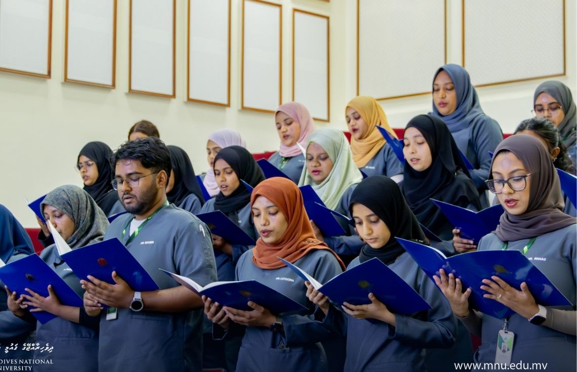 ރާއްޖޭގެ މެޑިކަލް ޑިގްރީ އިނގިރޭސިވިލާތުން ބަލައިގަންނަން ފަށައިފި