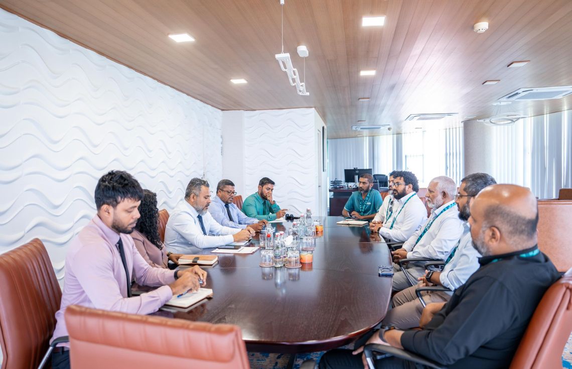 މަސްވެރިންނަށް ބަނދަރުތަކުން ދިމާވާ ދަތިތައް ހައްލުކުރުމަށް ވަޒީރު ޝިޔާމާއި އެމްޕީއެލްގެ ސީއީއޯ މަޝްވަރާކުރައްވައިފި
