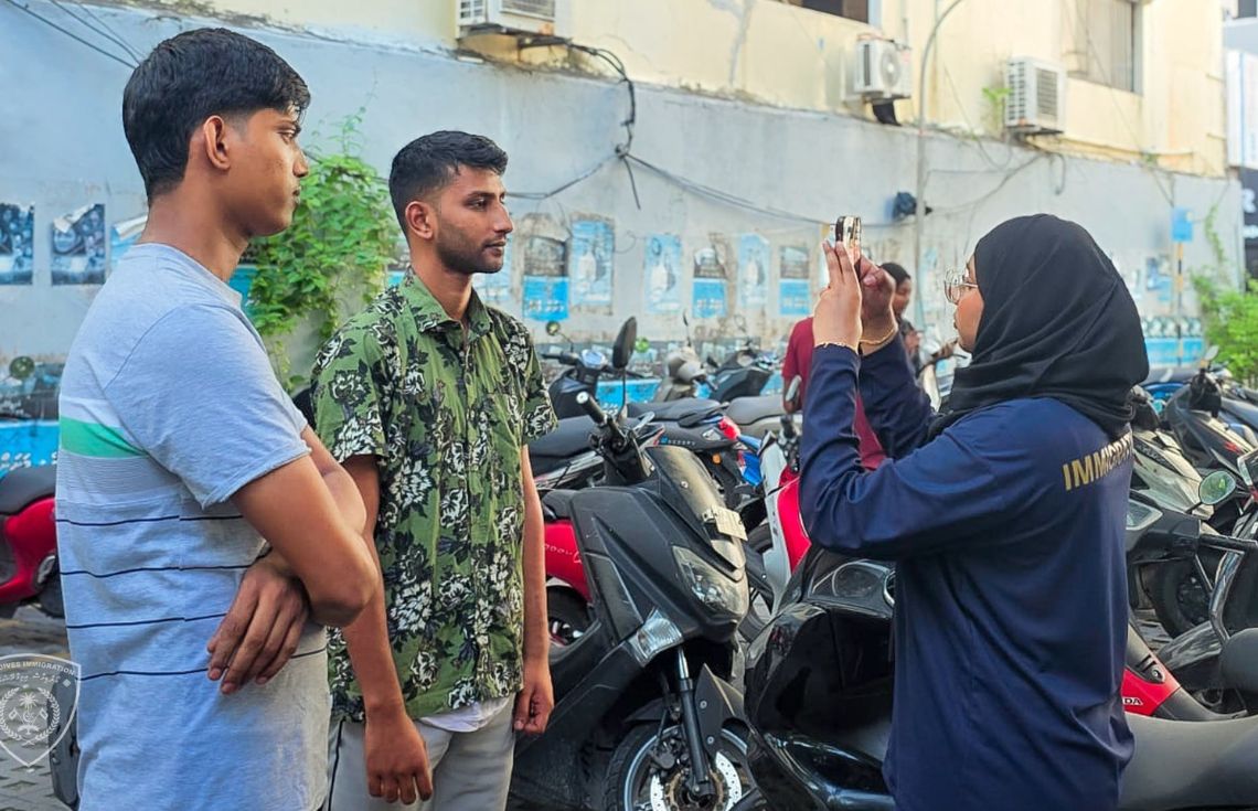 26 ބިދޭސީން ބަލައި ފާސްކޮށް، 3 މީހަކު އިމިގްރޭޝަންގެ ބެލުމުގެ ދަށަށް ގެންގޮސްފި