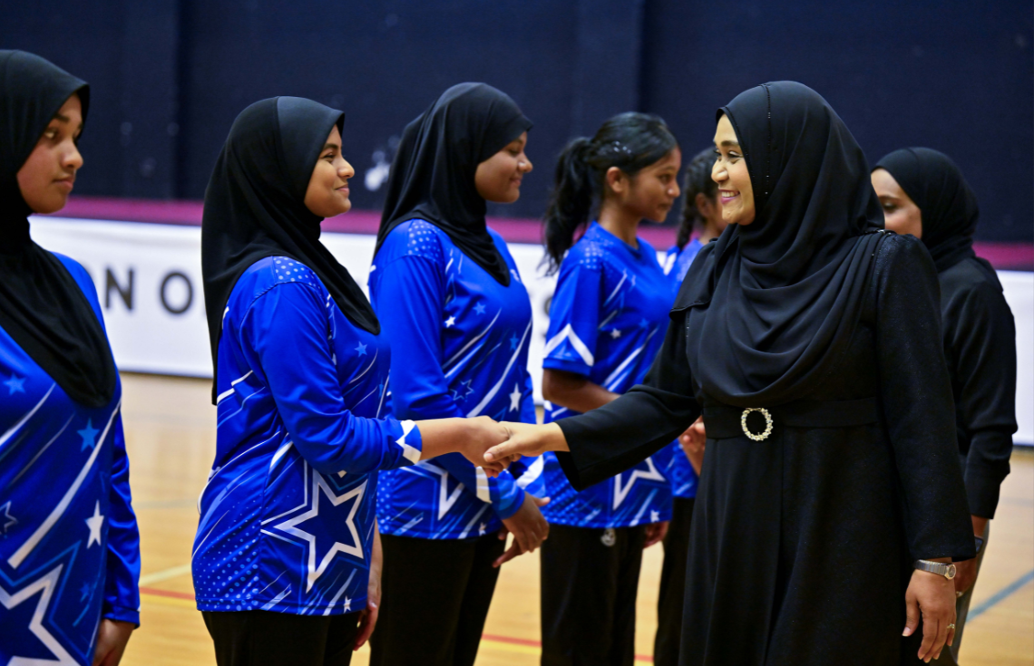 ރާއްޖެ ޖޫނިއަރ ޗެމްޕިއަންޝިޕް ފެށުމުގެ ރަސްމިއްޔާތު ރައީސުލްޖުމްހޫރިއްޔާގެ އަނބިކަނބަލުން ޝަރަފުވެރިކޮށްދެއްވައިފި