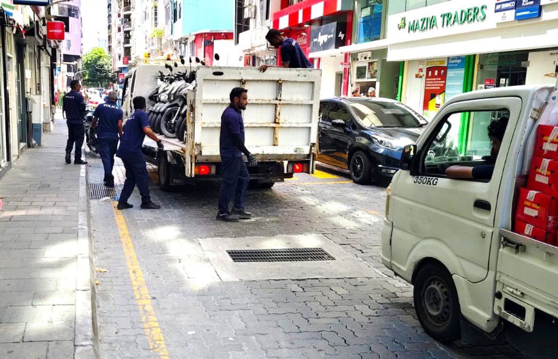 ގަވާއިދާއި ހިލާފަށް ޕާކުކޮށްފައި ހުރި އުޅަނދުތައް ޕޮލިހުން ނަގަނީ