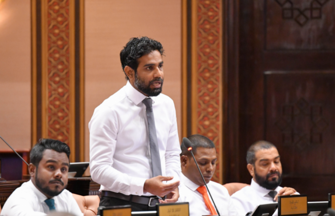 ކައުންސިލަރުންގެ މުސާރަ ބޮޑުކުރުމާ ގުޅޭ ޤަރާރެއް މީކާއިލް ހުށަހެޅީ ތާއީދު ހޯދުމަށް: ހުސްނީ މުބާރިކް