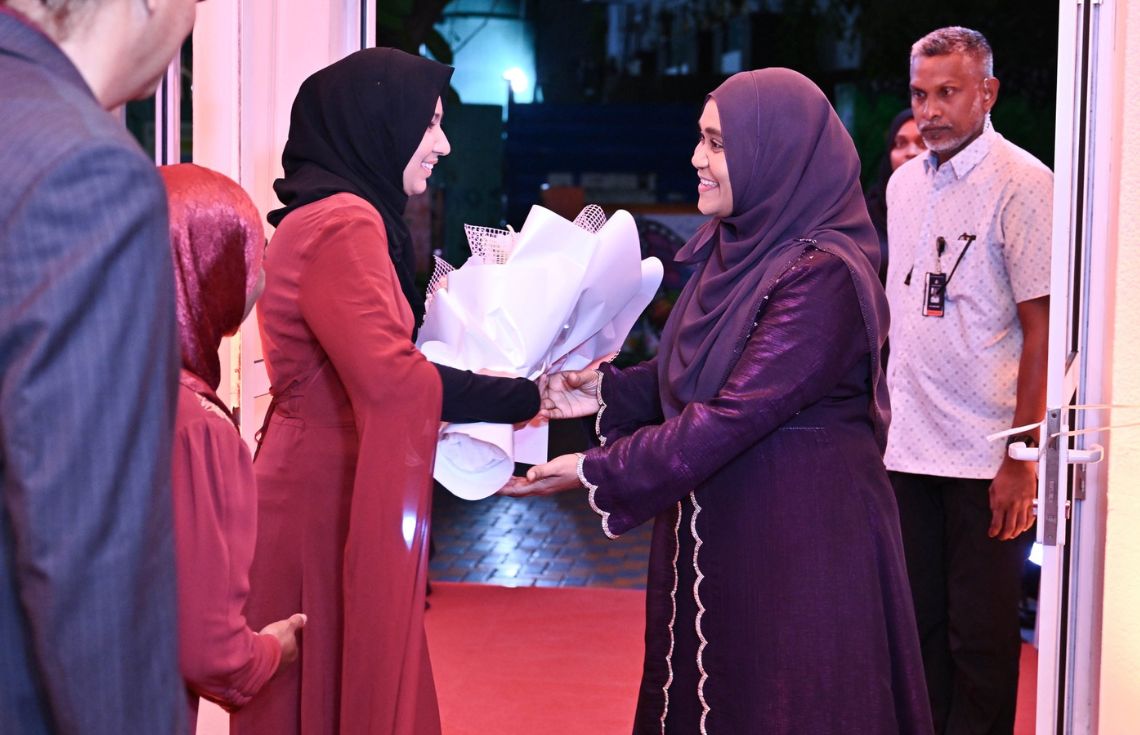 މިއާންޒް ކޮލެޖަށް 20 އަހަރު ފުރުން ފާހަގަކުރުމުގެ ހަފްލާ ފަސްޓް ލޭޑީ ޝަރަފުވެރިކޮށްދެއްވައިފި