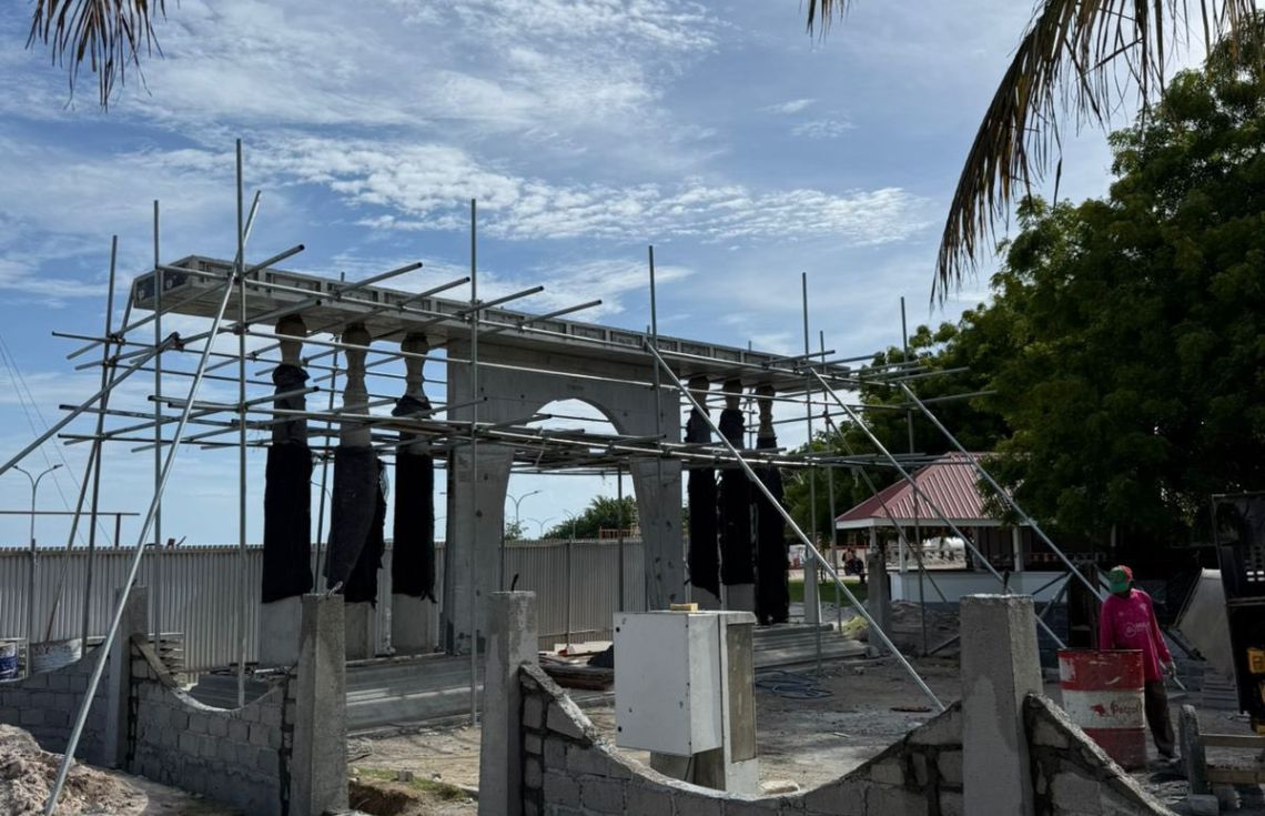 އުތީމު ބޮޑުތަކުރުފާނު ގޭޓުގެ މަސައްކަތް ބާރުސްޕީޑުގައި: އަމާޒަކީ ގައުމީ ދުވަހަށް ނިންމާލުން