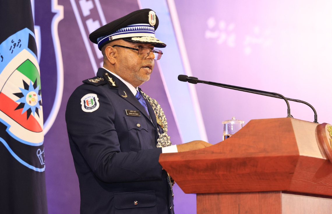 ޝަރަފުވެރިކަމާއެކު ރިޓަޔާކުރާ ފުލުހުންނަށް، ޚިދުމަތުގައި ދެމިތިބޭ ފުލުހުންނާ އެއްގޮތަށް ބޭސްފަރުވާ ހަމަޖައްސަނީ
