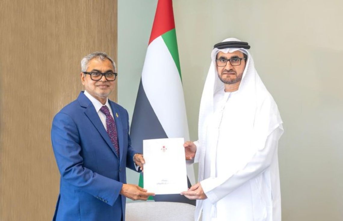 ޔޫއޭއީއަށް ކަނޑައެޅުއްވި އައު ސަފީރު ތޯރިޤް ސަފީރުކަމުގެ ފަތްކޮޅު އަރުވައިފި