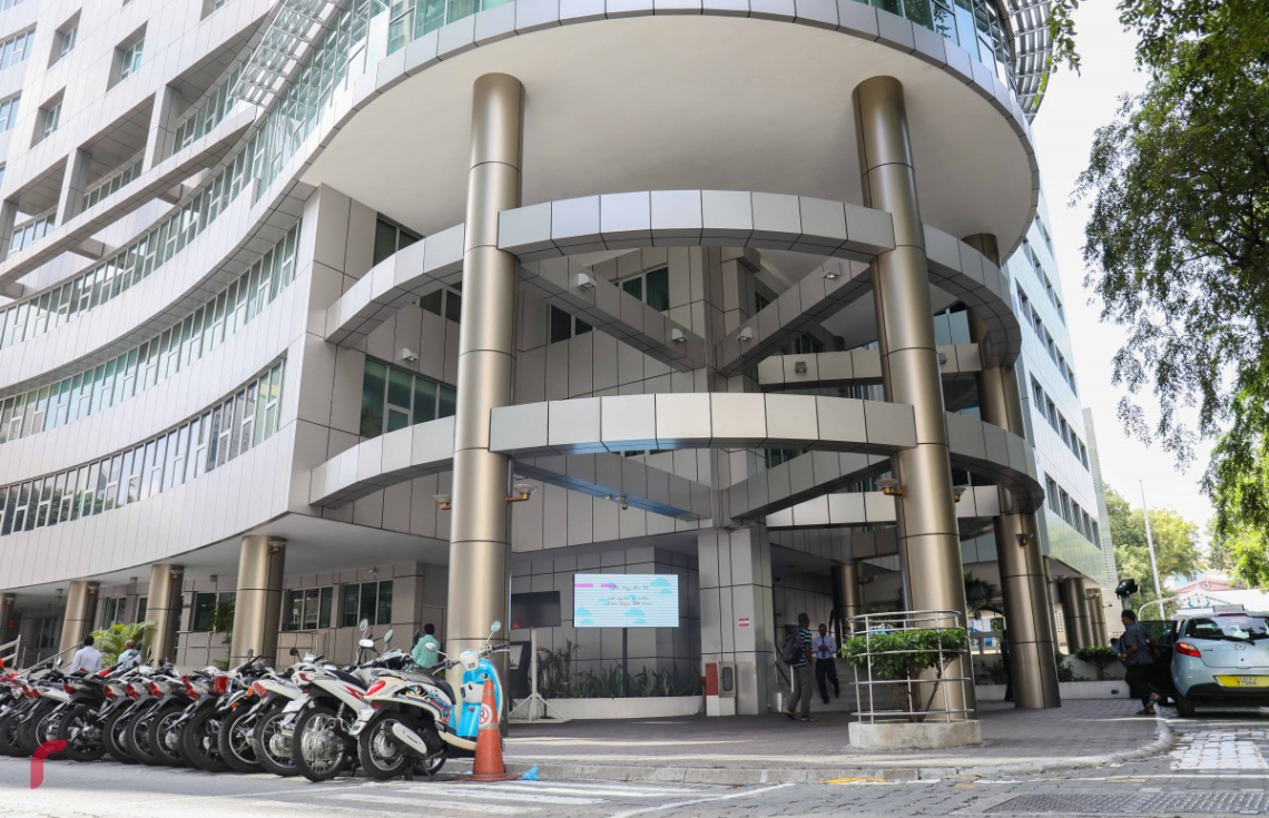 ސިވިލް ސާރވަންޓުން މަސައްކަތް ފެށޭ ގަޑިއަށް ހާޒިރުވުމުގައި ބޮޑު ލުޔެއް ދީފި