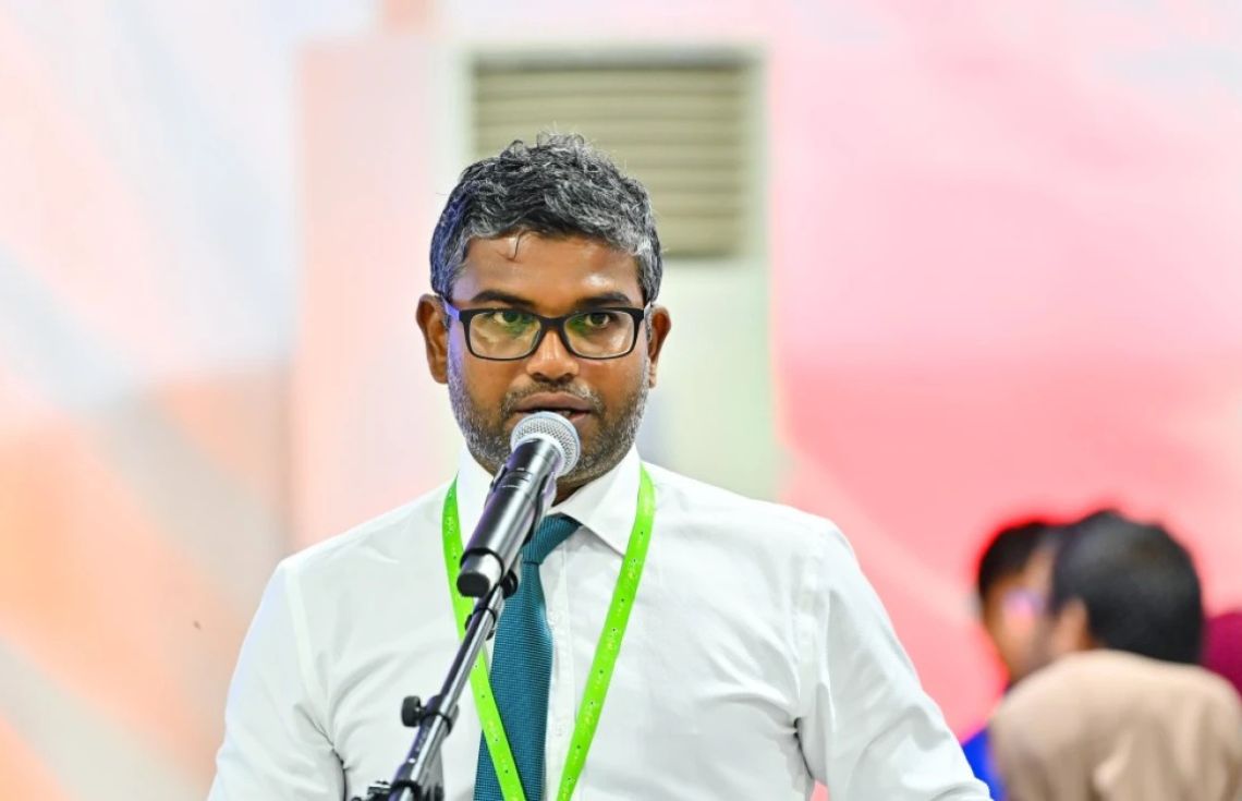 ޕާޓީ ބަދަލުކުރުމުން ވ.ތިނަދޫ ކައުންސިލް ރައީސްގެ ގޮނޑި ހުސްވެއްޖެ