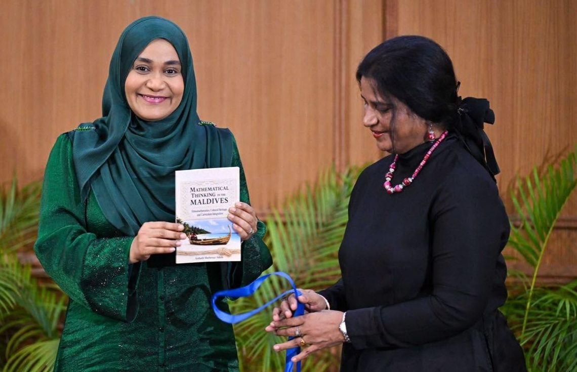 ރާއްޖޭގެ ހިސާބު ޢިލްމުގެ ތާރީޚާއި ސަޤާފީ ގުޅުން ހާމަކޮށްދޭ ޚާއްސަ ފޮތް މެޑަމް ސާޖިދާ ނެރެދެއްވައިފި