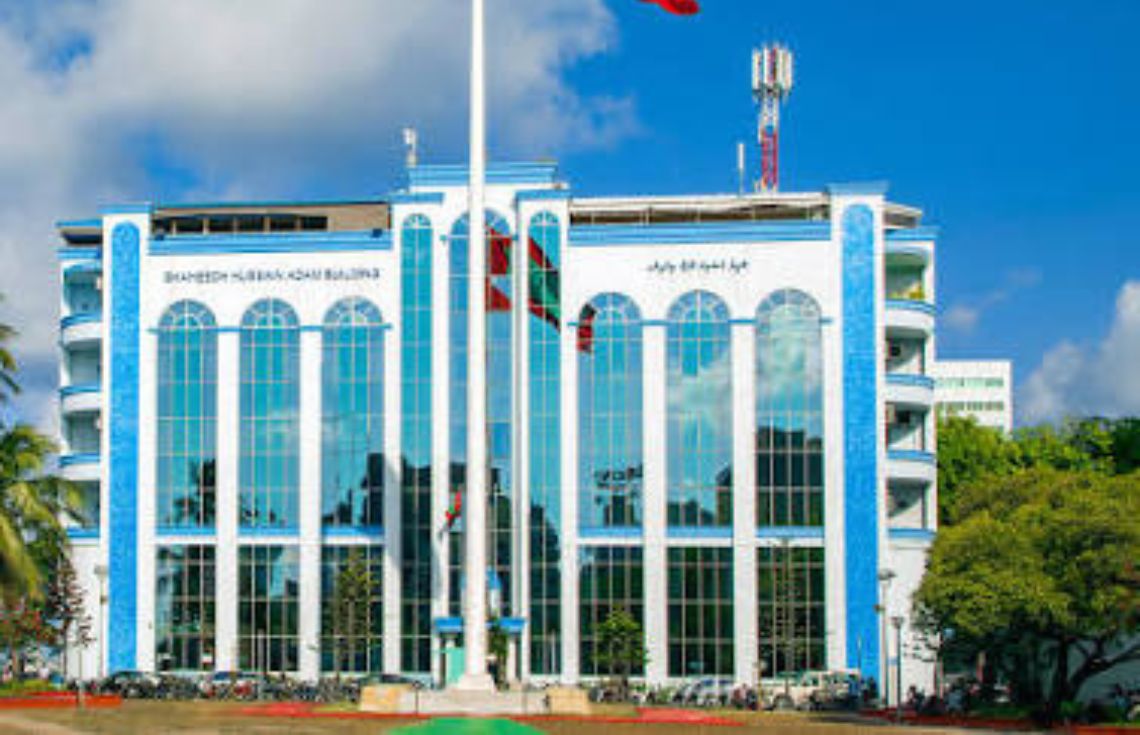 މަކަރާއި ހީލަތުން ފައިސާ ތަކެއް ހޯދި މައްސަލައެއް ފުލުހުން ބަލަން ފަށައިފި
