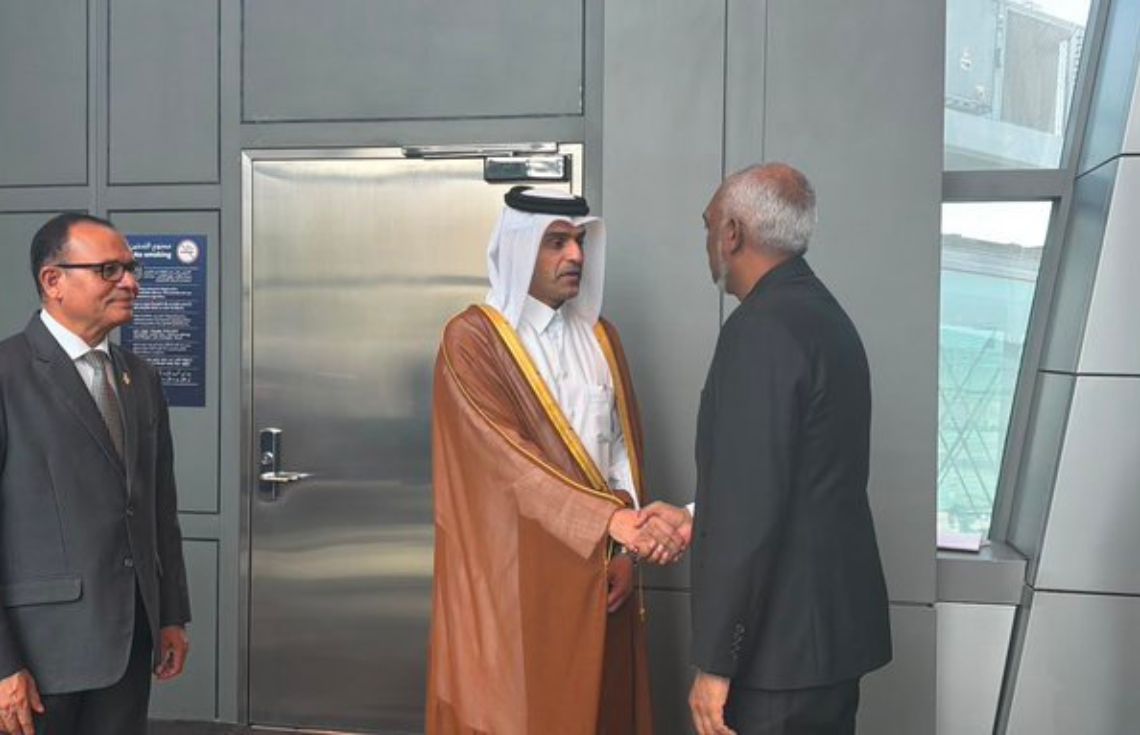 ޤަޠަރުގެ ކުރީގެ އަމީރު އަވަހާރަވުމާ ގުޅިގެން ރައީސުލްޖުމްހޫރިއްޔާ އެޤައުމަށް ވަޑައިގެންފި