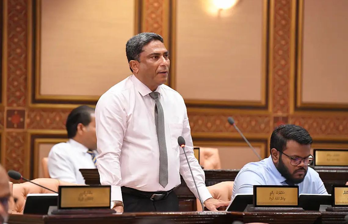 ކޮވިޑްގެ ދަތި ހާލަތުގައިވެސް އެމްޑީޕީން މީހުން ވަޒީފާއިން ވަކިކޮށް ބިކަކޮށްލި: ސައުދުﷲ