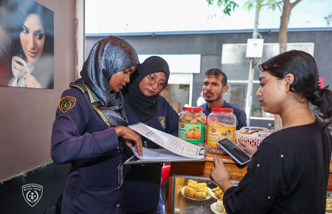 ޤަވާއިދާ ޚިލާފަށް އުޅުނު 12،000 އަށް ވުރެ ގިނަ ބިދޭސީން ޑީޕޯޓުކޮށްލައިފި