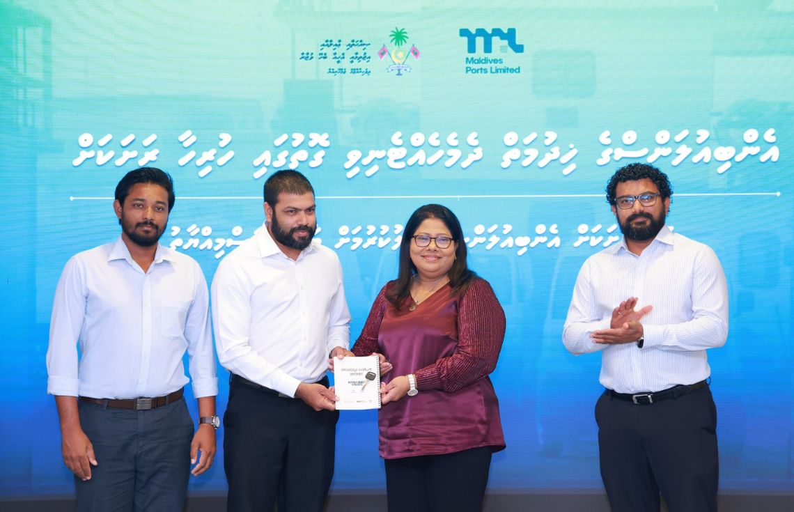 އަތޮޅު ތެރޭގެ 17 ރަށަކަށް އެމްބިއުލާންސް ހަވާލުކޮށްފި