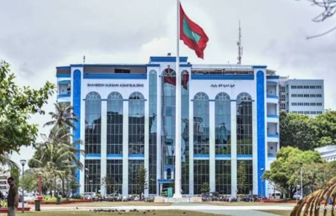 ހުޅުމާލޭގެ އެޕާޓްމަންޓެއްގައި ރޯވި އަލިފާން އާންމުންނާއި ފުލުހުން ގުޅިގެން ނިއްވާލައިފި