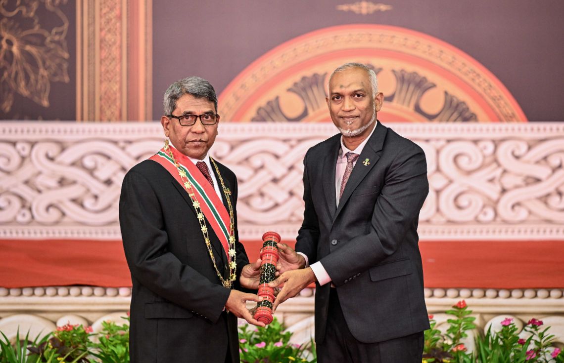 ނިޝާން ޢިއްޒުއްދީން ޢިއްޒަތް، ޑޮކްޓަރ މުޙައްމަދު ލަޠީފަށް އަރުވައިފި