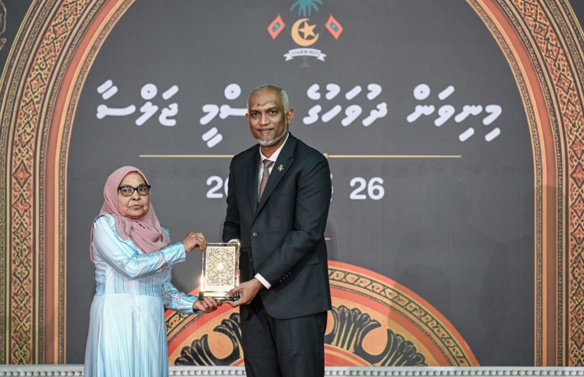 ދައުލަތަށް 41 އަހަރަށްވުރެ ގިނަ ދުވަހު ޚިދުމަތް ކުރެއްވި 66 ބޭފުޅަކަށް ރައީސުލްޖުމްހޫރިއްޔާ ޝަރަފުގެ އައްޑަނަ އަރުވައިފި