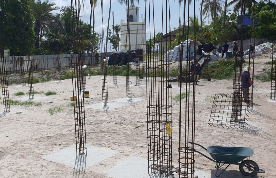ނ. ކުޑަފަރީ ސިއްހީ މަރުކަޒުގެ އައު އިމާރާތުގެ ފޫޓިން ކޮންކްރީޓް މަސައްކަތްތައް ބާރުސްޕީޑުގައި ކުރިއަށް