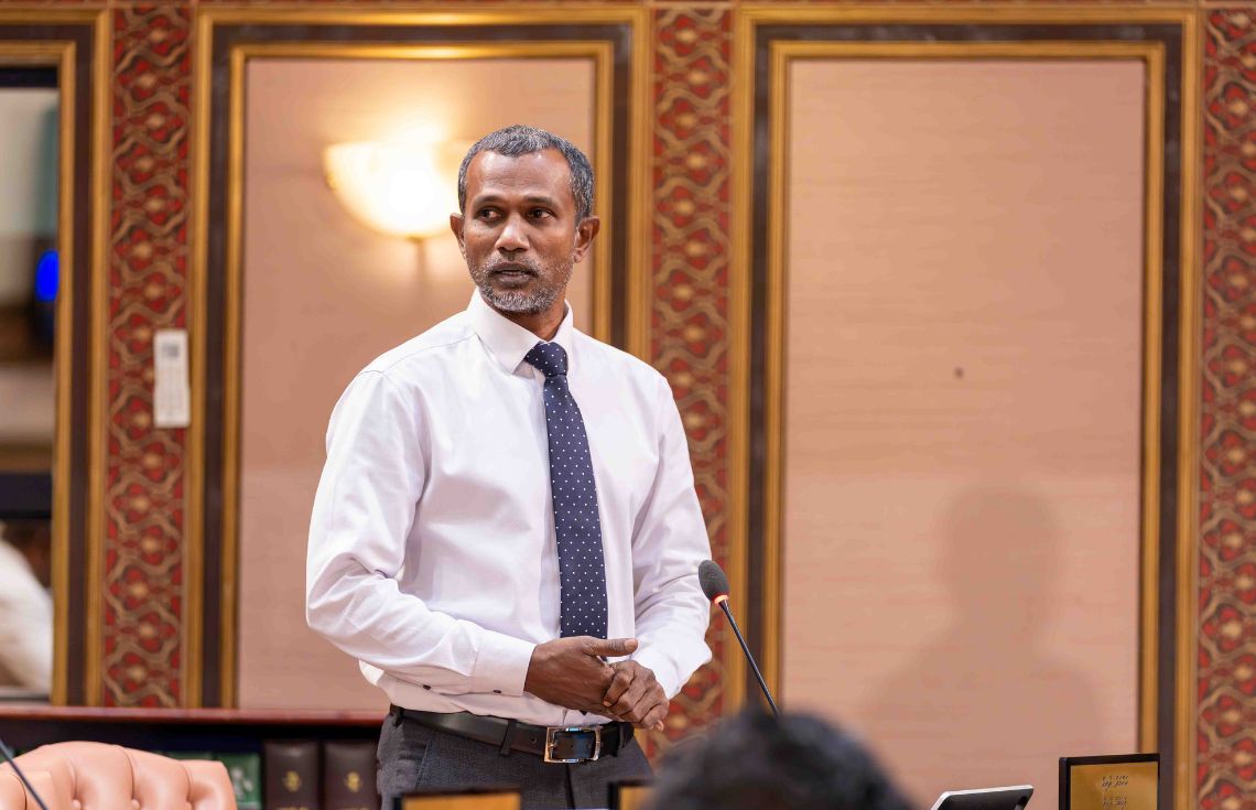 ސަރުކާރުގެ ކުންފުނިތަކަށް ސިޔާސީ ގޮތުން މީހުން ވައްދަން ފެށީ ރައީސް ޞާލިޙު: މެންބަރު ޠާރިޤް