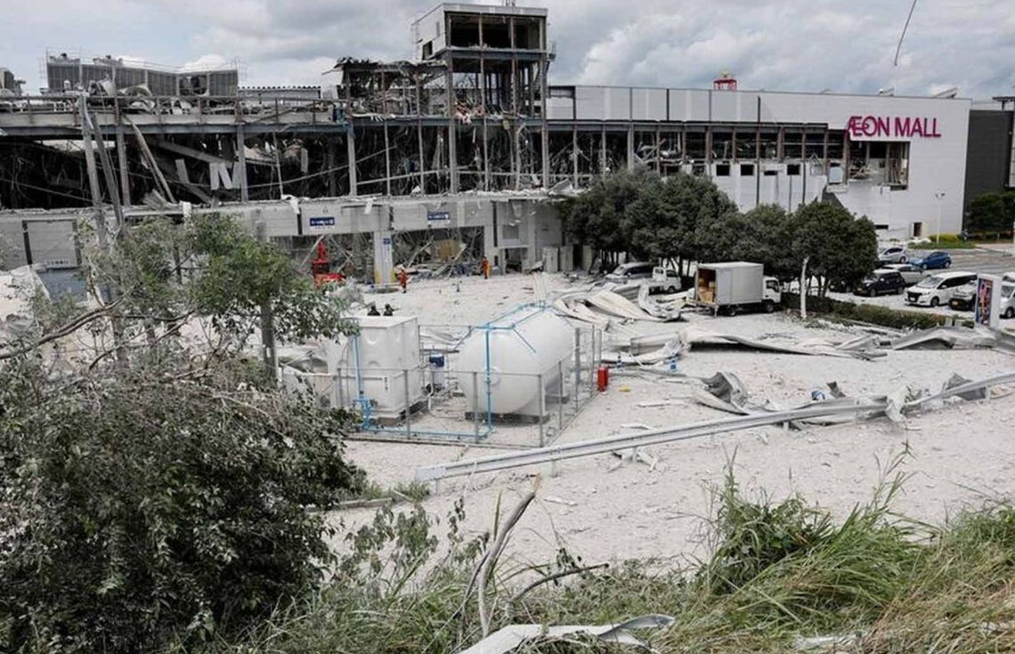 ޖަޕާނަށް އައި ބިންހެލުމުގައި ޝޮޕިންގ މޯލްއެއް ގޮވައިފި