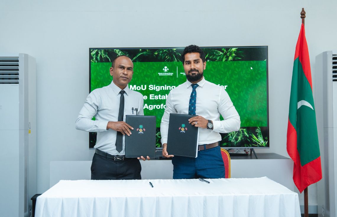 10 ރަށެއްގައި އެގްރޮފޮރެސްޓްރީ ދަނޑުތަކެއް ގާއިމްކުރުމަށް ފަހުމުނާމާއެއްގައި ސޮއިކޮށްފި