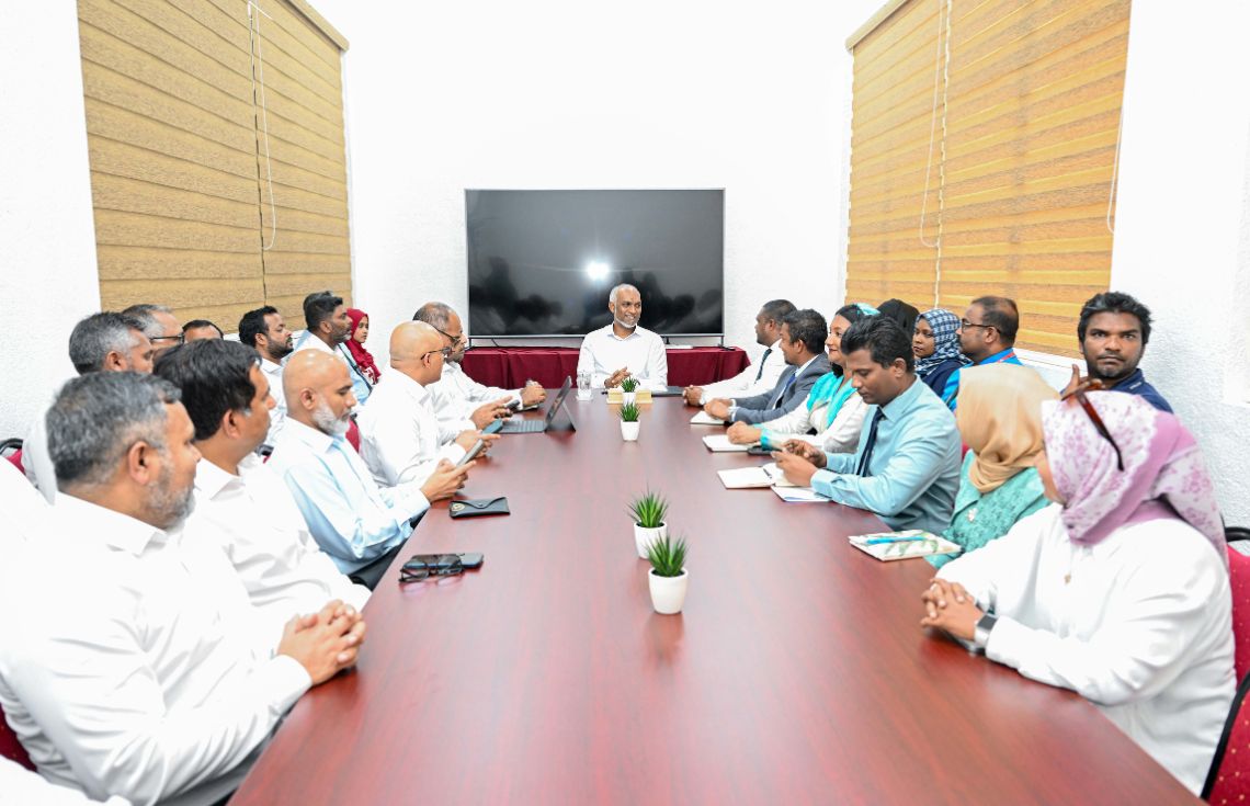 ރައީސް މުޢިއްޒު އުކުޅަހު ކައުންސިލާއި ބައްދަލުކުރައްވައިފި