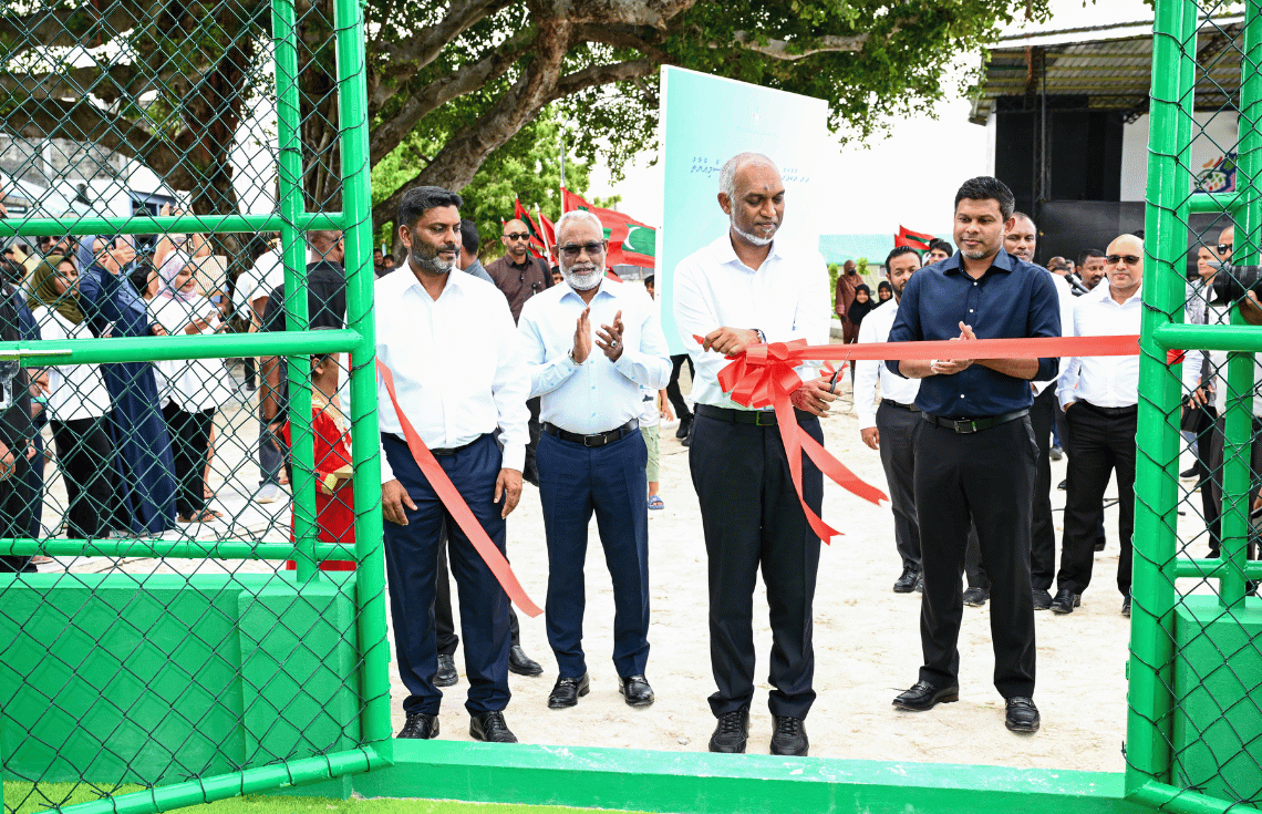 އއ. އުކުޅަހުގައި ސަރުކާރުން ތަރައްގީކުރި ވޮލީ ކޯޓު ރަސްމީކޮށް ހުޅުވައިދެއްވައިފި
