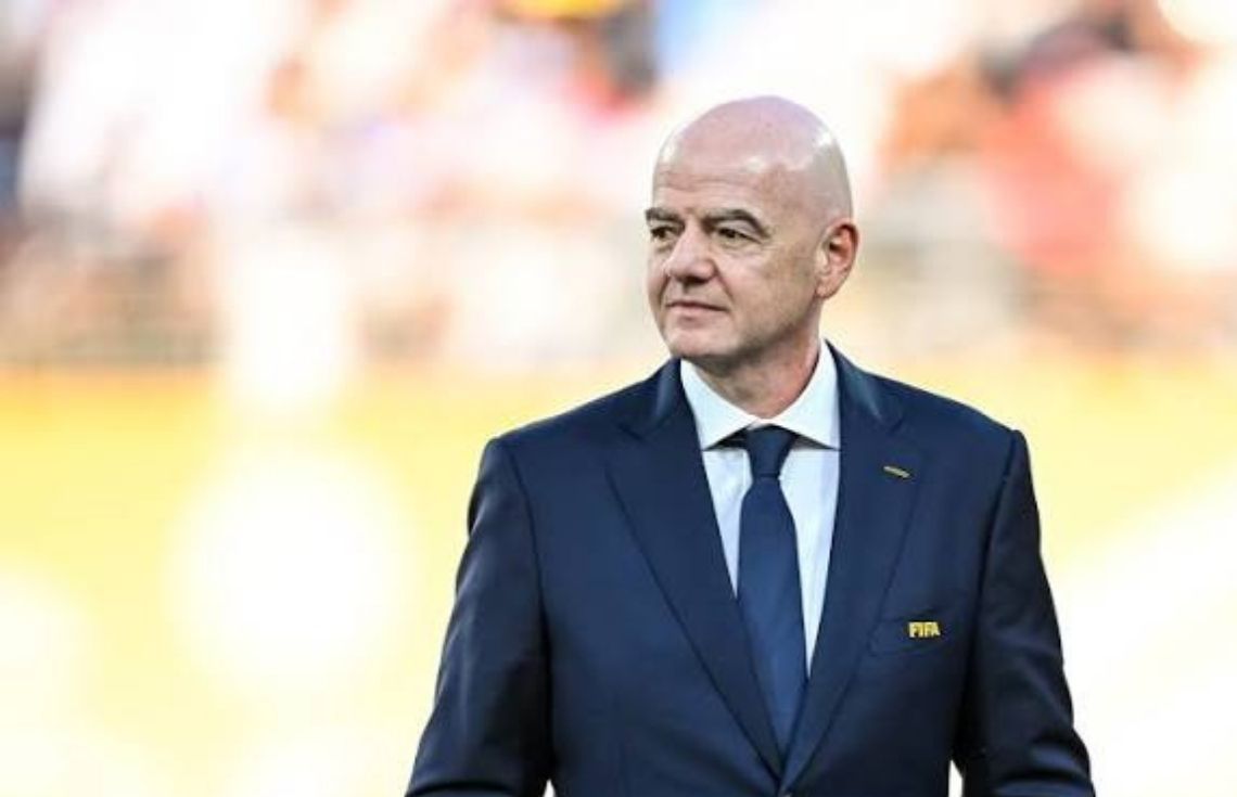 އިންފަންޓީނޯ އޮޅުވާލުމުގެ ތެރެއިން އިތުބާރު ނަގާލައިފި: ފުޓްބޯޅަ ކޮންފެޑެރޭޝަންތަކުގެ ރައީސުން